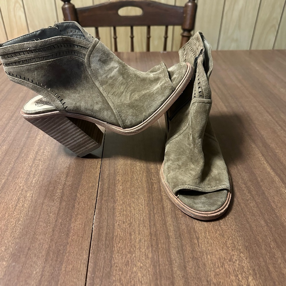 Women’s open toe booties